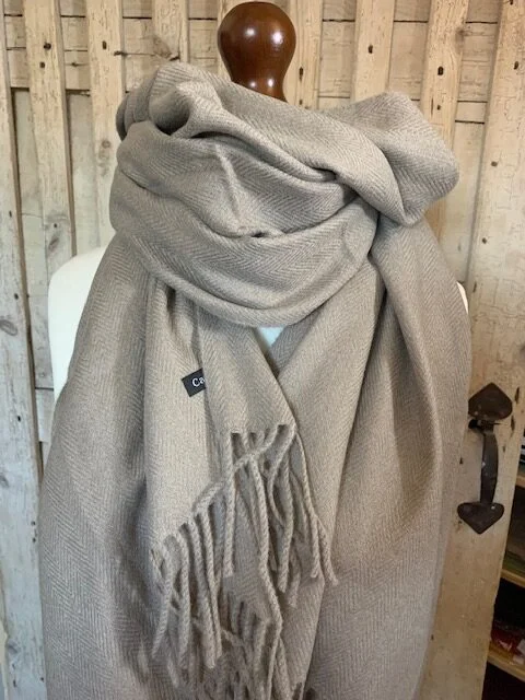 Luxury fine mocha herringbone pashmina by Pashmina Love view 2