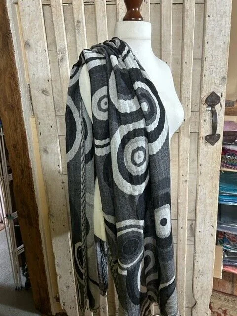 Luxury fine wool jacquard grey circles reversible pashmina by Pashmina Love view 3