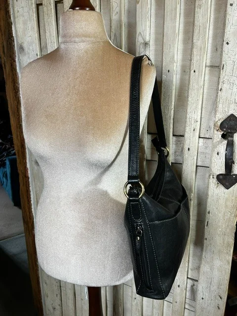 TAURUS black leather everyday shoulder bag view 8