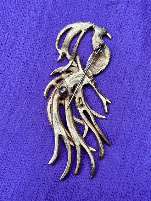 Vintage bird of paradise goldtone brooch pin view 4