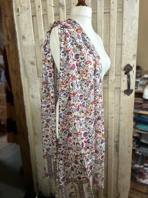 Quality modal cream multi floral pashmina shawl by Pashmina Love view 3