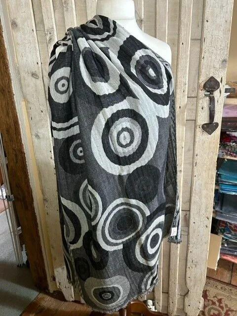 Luxury fine wool jacquard grey circles reversible pashmina by Pashmina Love view 4