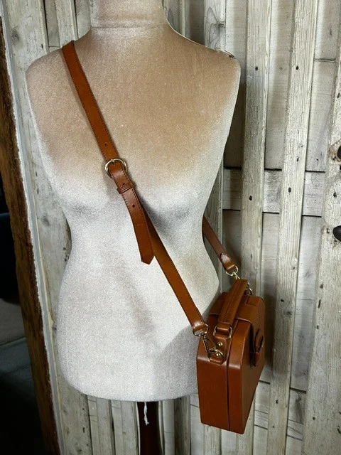 AND OTHER STORIES chestnut tan leather boxy xb shoulder bag view 9