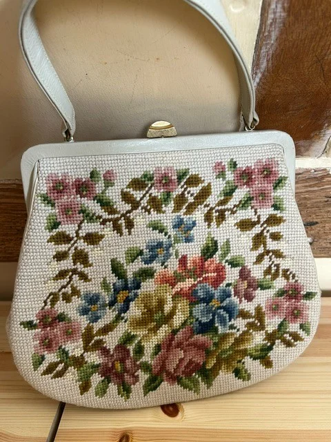 The prettiest vintage needlepoint embroidered floral cottagecore handbag