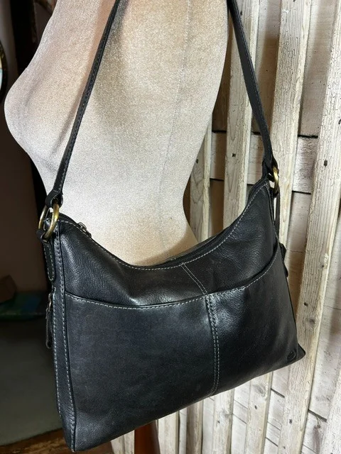 TAURUS black leather everyday shoulder bag