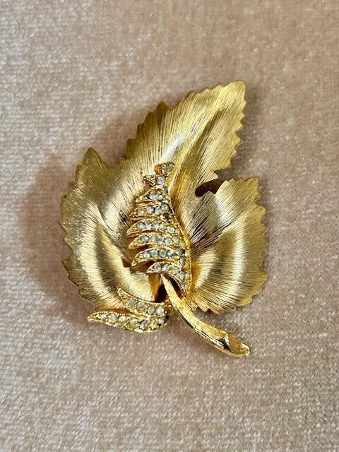Vintage goldtone and cz leaf brooch pin view 4