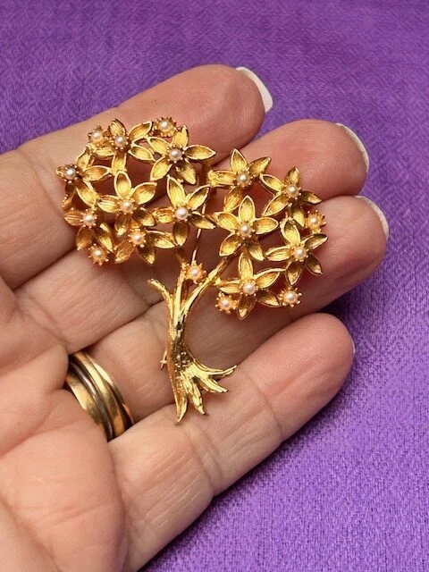 Vintage goldtone and faux pearl tree brooch pin view 2