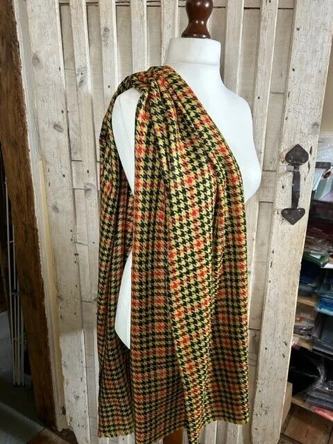 Mustard-yellow dogtooth fine wool & silk pashmina shawl by Pashmina Love view 3