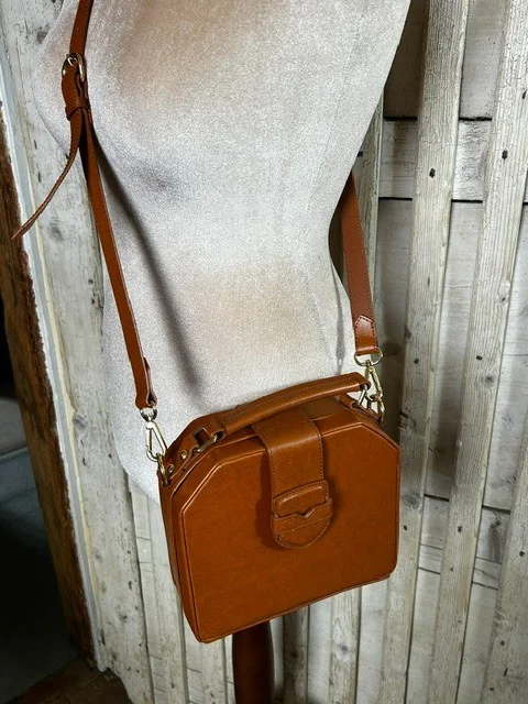 AND OTHER STORIES chestnut tan leather boxy xb shoulder bag view 4
