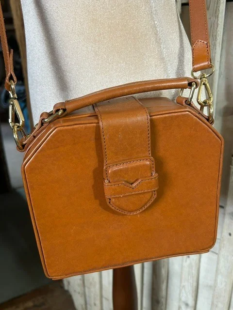 AND OTHER STORIES chestnut tan leather boxy xb shoulder bag