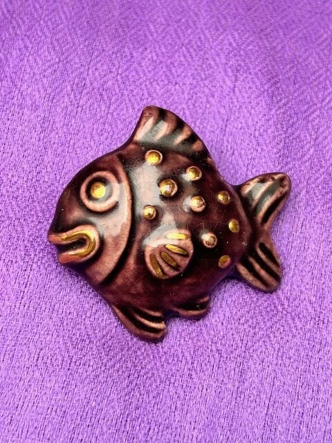 Vintage mulberry ceramic fish brooch pin
