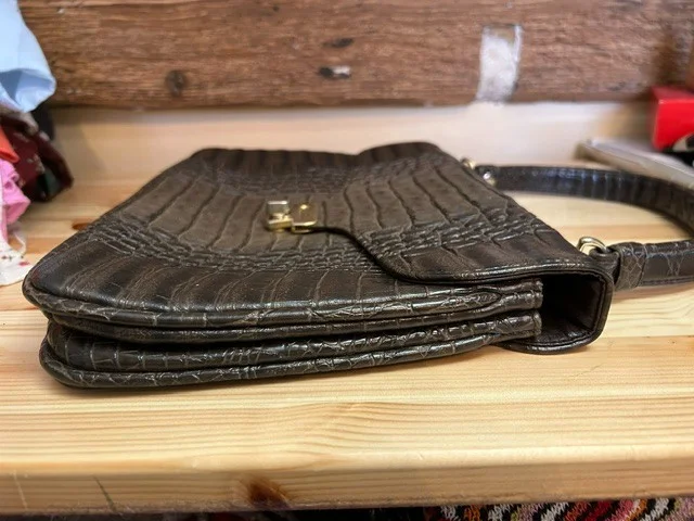 Beautiful vintage brown croc effect leather top handle handbag view 6