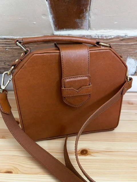 AND OTHER STORIES chestnut tan leather boxy xb shoulder bag view 8