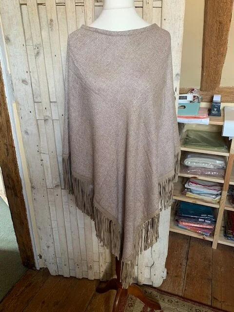 Fabulous OSFA beige cashmere & wool herringbone knit poncho with suede tassels by Pashmina Love